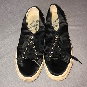 Black chic sneakers